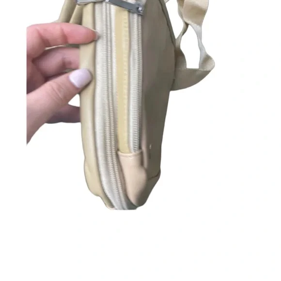 Buxton Leather Crossbody Travel Bag - Picture 7 of 7